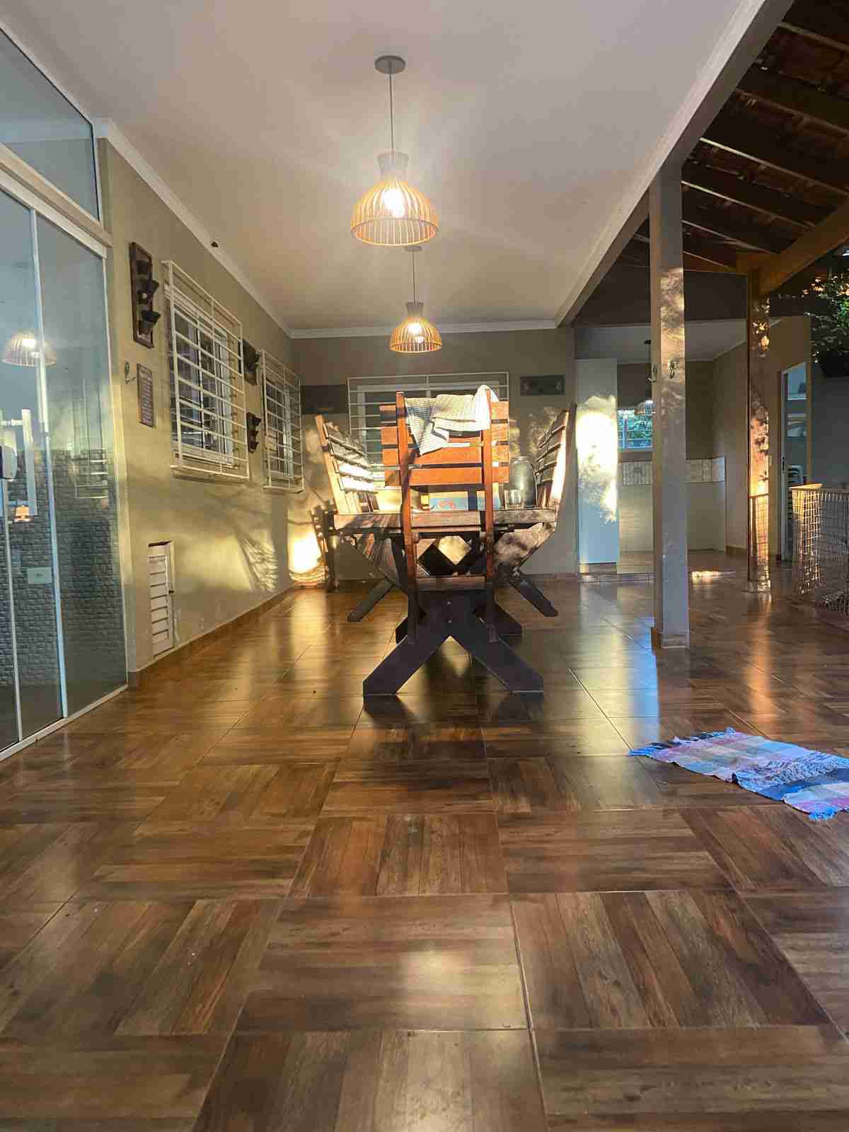 Chácara à venda, 6 mil m², casa com 250m² úteis, 3 quartos sendo 1 suíte, poço artesiano, baia de cavalos, 8km de Londrina- Limoeiro Fazenda Nata