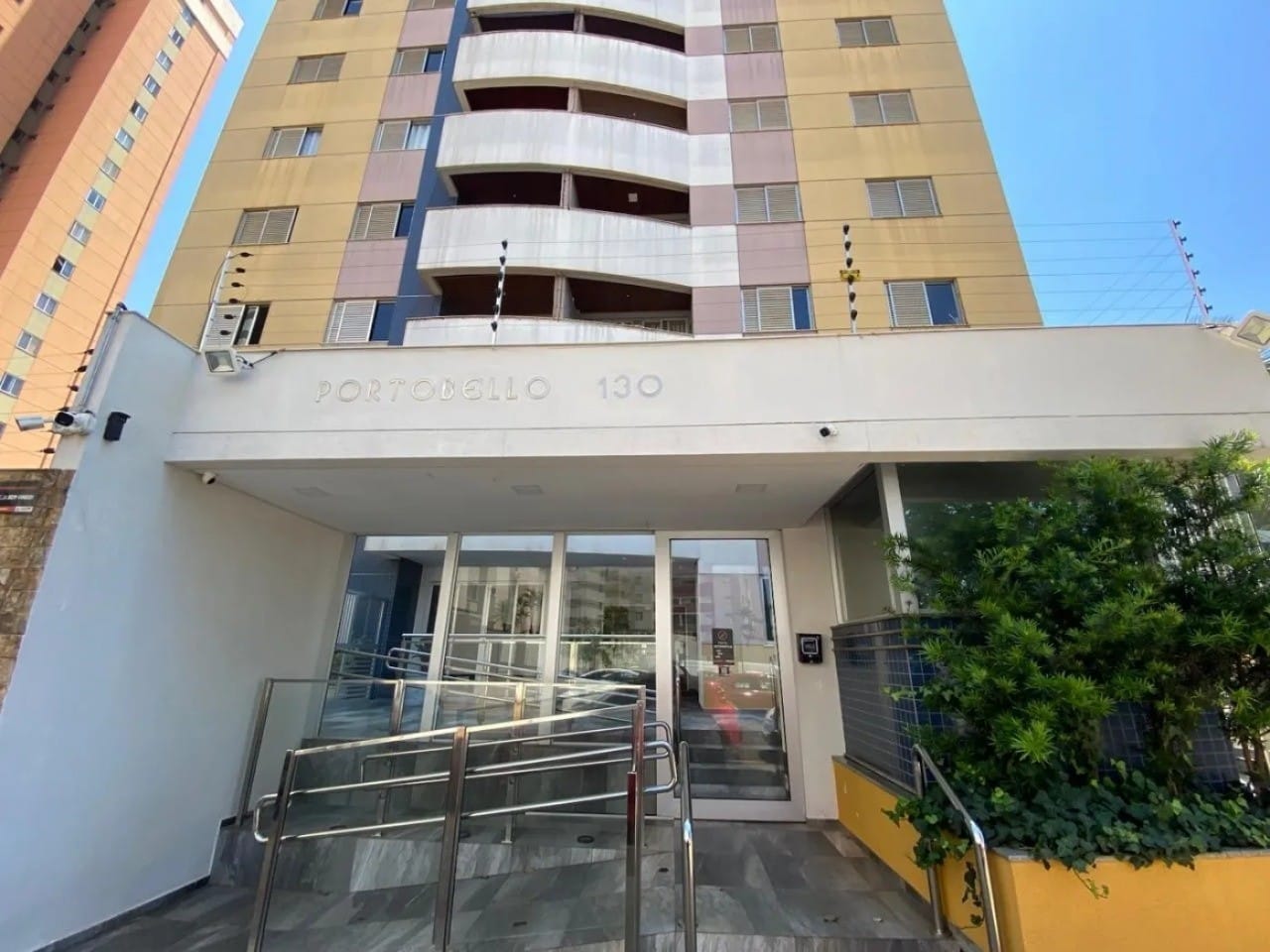 Apartamento à venda, Edifício Porto Belo, 83m² úteis, 3 quartos (1 suíte), sol da manhã, andar alto - San Remo, Londrina, PR