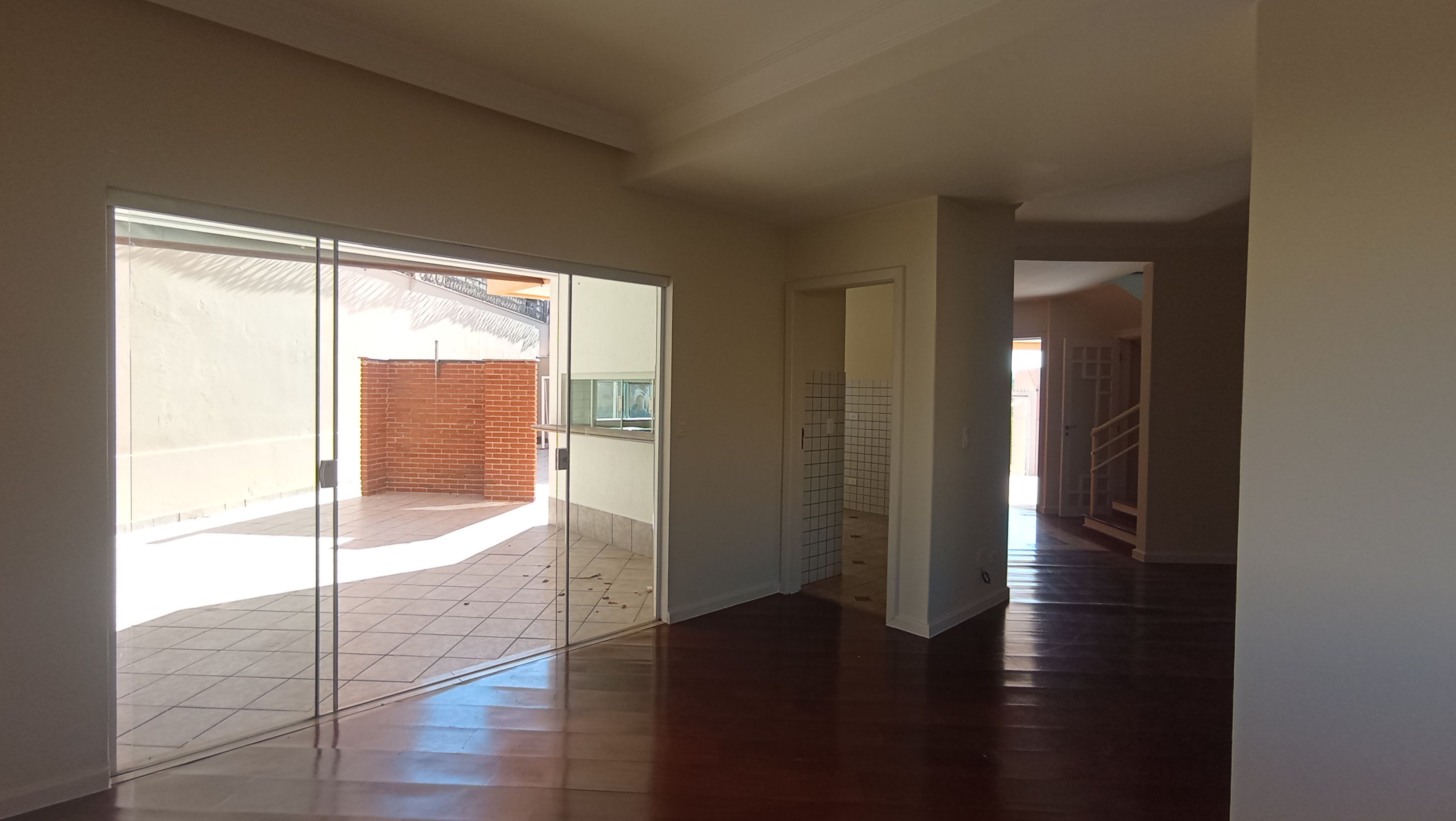 Casa à Venda, 4 quartos - 2 suítes/ piscina/ Tucanos,  Londrina, PR