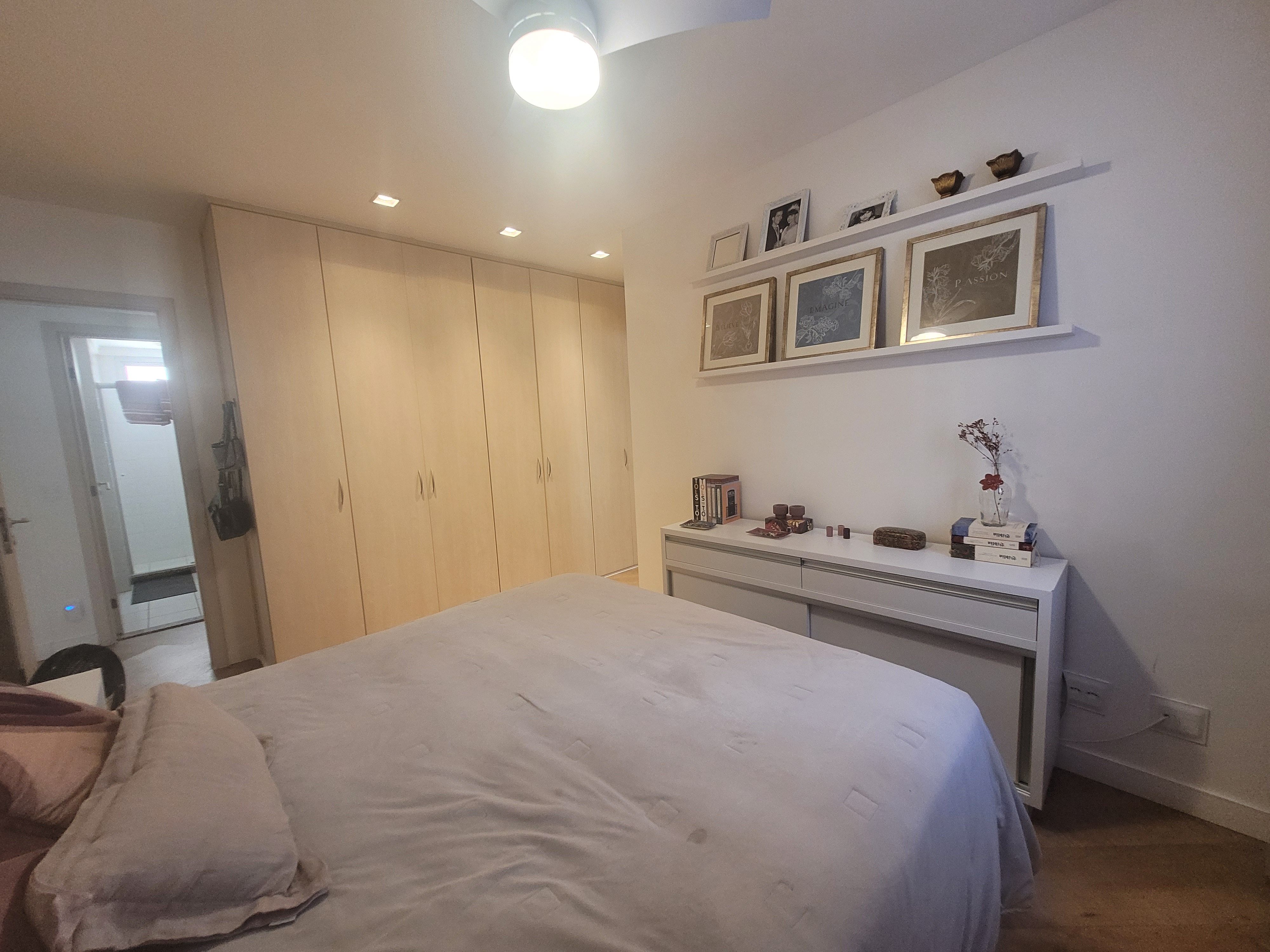 Apartamento à venda, no Edifício Le Corbusier, 122m², 3 quartos, 2 vagas de garagem, andar alto, sacada com churrasqueira, Gleba Palhano - Londri