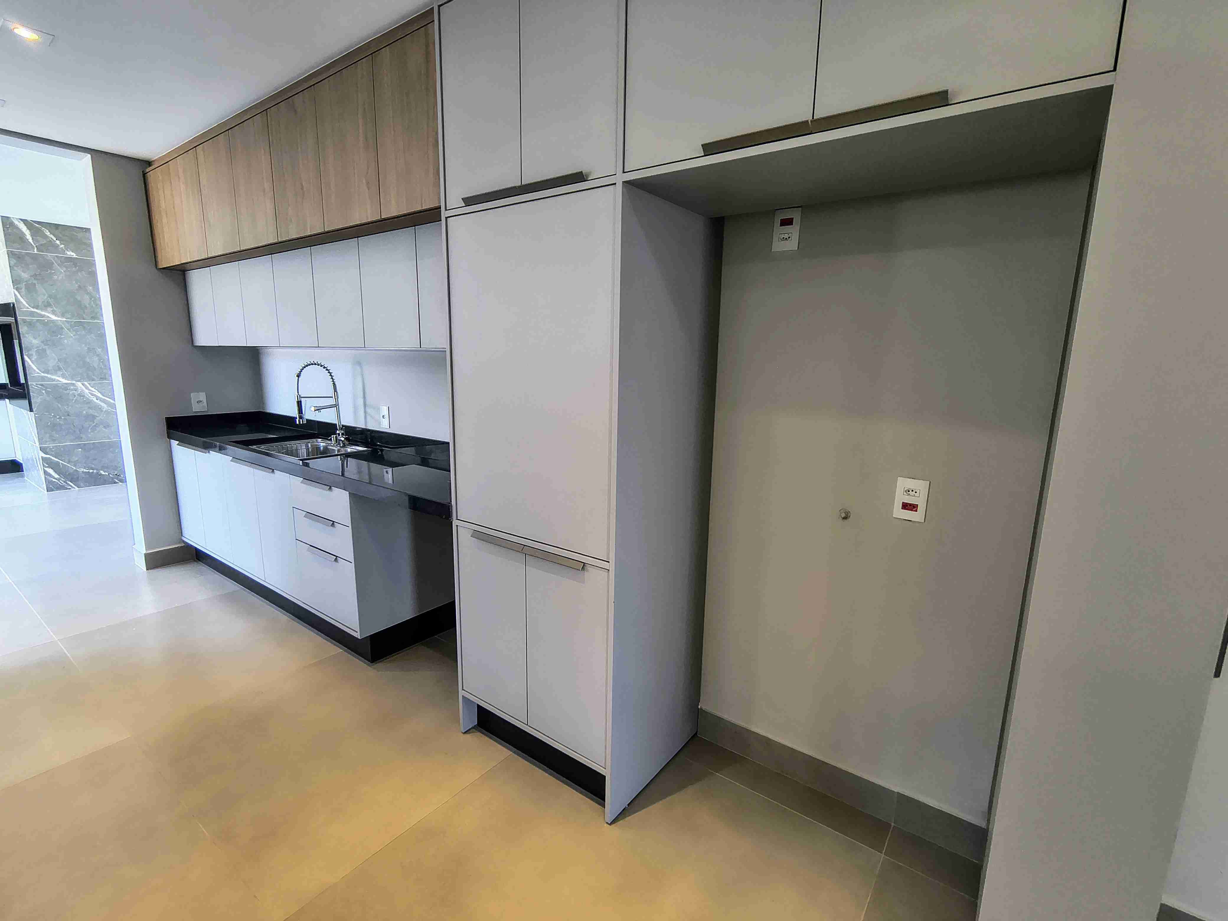 Casa à venda em condomínio Bella Vitta, porteira fechada, 4 suítes , 258 M² construção, piscina- Cidade Industria 2, Londrina - PR