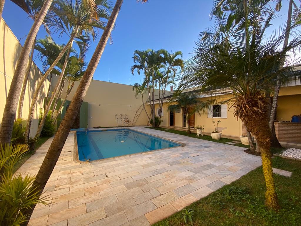 Sobrado à venda, 574m² úteis, 4 suítes com banheira e sacada, piscina, sauna,  estuda permuta- Jardim Itatiaia 1, Londrina, PR