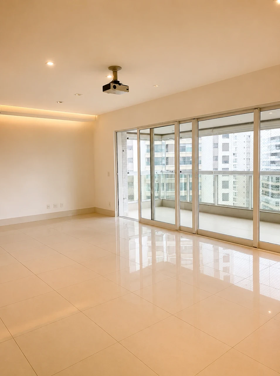 Aluga-se apartamento com 4 quartos, 3 vagas de garagem, no Edifício  Torre Valverde, Gleba Palhano, Londrina