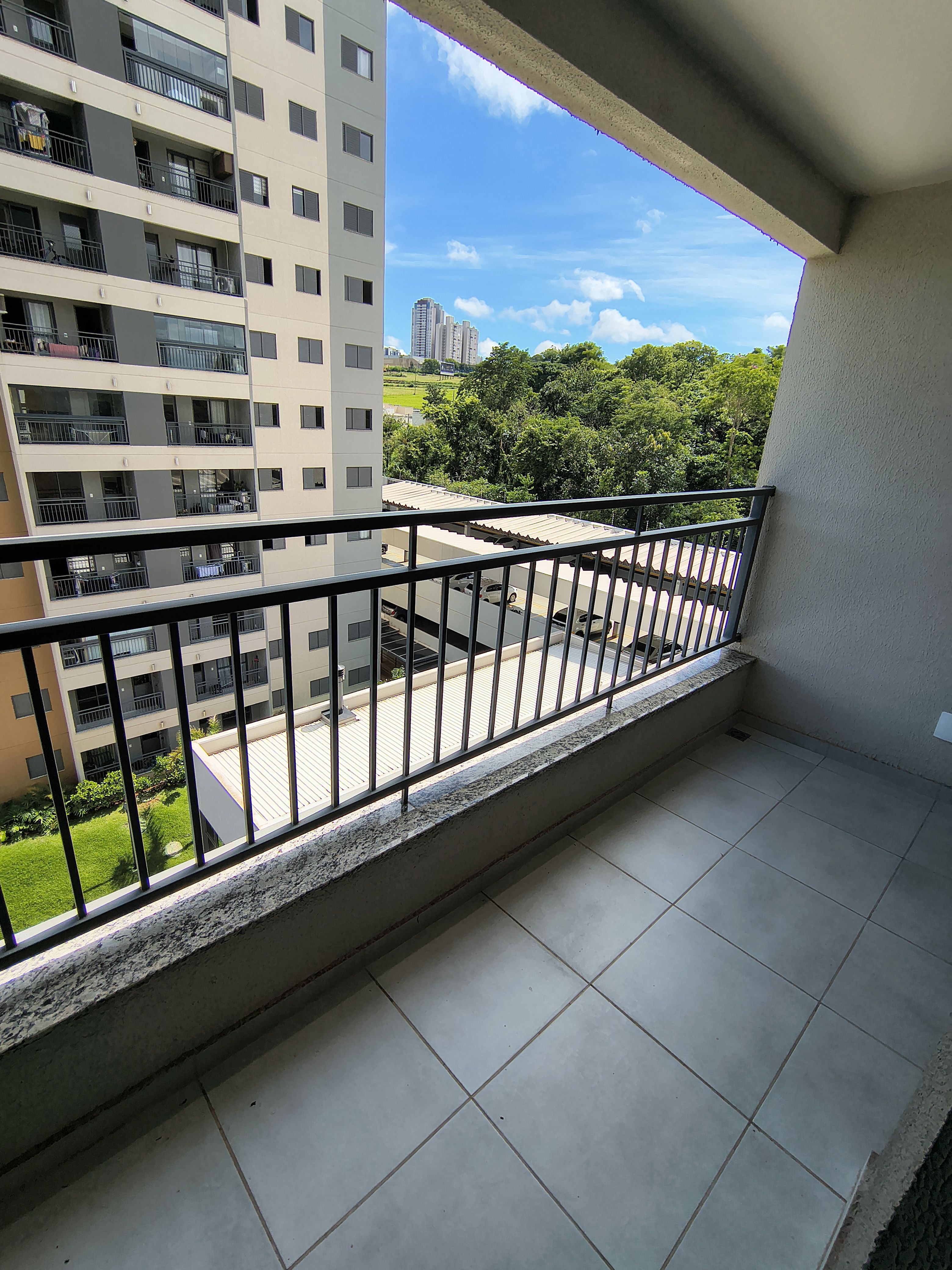 Apartamento à venda, Edifício carmel, 64M² úteis, 2 sendo 1 suíte, Sala estendida, Gleba Palhano,  Londrina - Pr