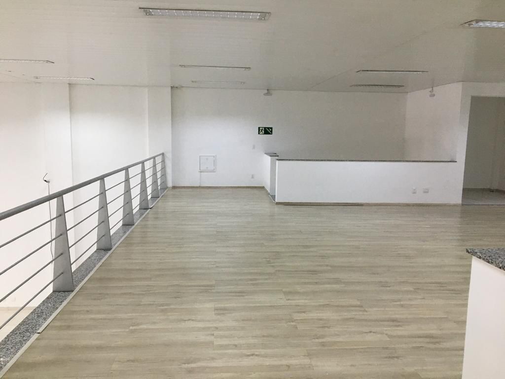 Barracão para locação, Av. Maringá, 814m² úteis, 14 garagens, frente vidro, Londrina-PR