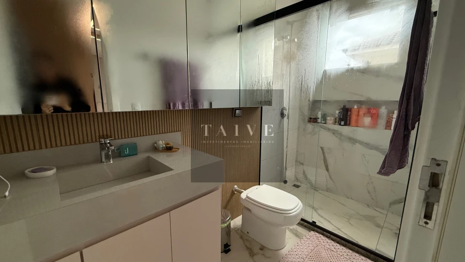 Sobrado à venda, 4 quartos sendo 3 suites, 250 m², Royal Maison, Londrina, PR