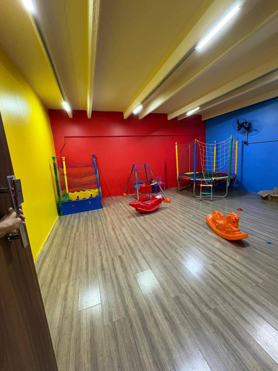 Apartamento à venda, Edifício Spazio Louvre, 46m² úteis, 2 quartos, mobiliado - Gleba Fazenda Palhano, Londrina, PR