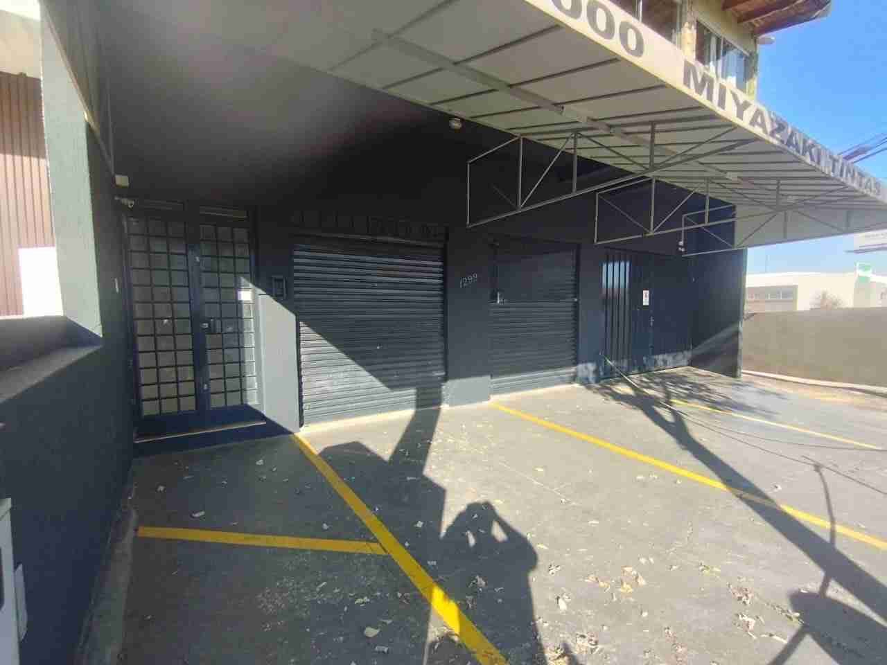 Barracão para locação, Av. Maringá, 358M² úteis, amplo, 5 garagens, Londrina-PR