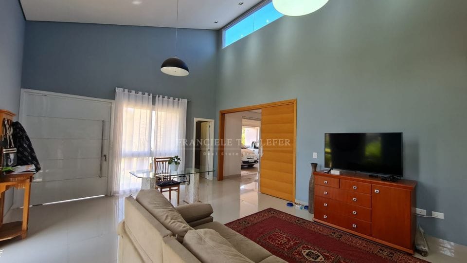 Casa térrea 295m²úteis/4 quartos (sendo 3 suítes) com piscina -Condomínio Acácia Imperial - Londrina Pr