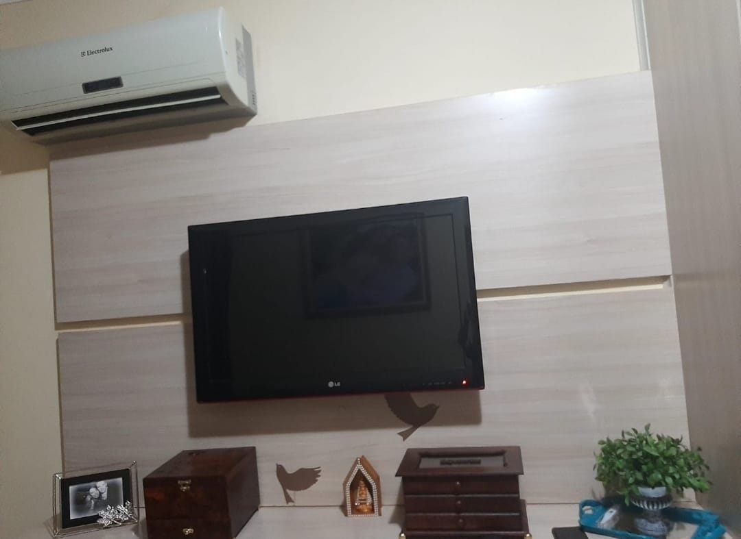 Sobrado à venda,  123m², 3 quartos sendo 1 suíte, Piscina, 2 vagas  - perto do aeroporto, tiro de guerra - Califórnia -  Londrina, PR