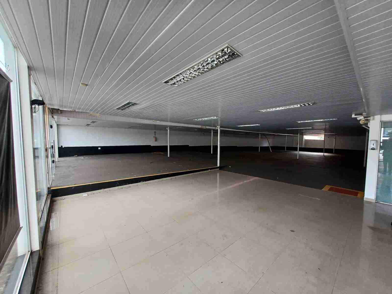 Barracão para locação, 800m² úteis, fachada em vidro, excelente localização Av Higienópolis , 8 vagas-  Jardim Higienópolis, Londrina, PR