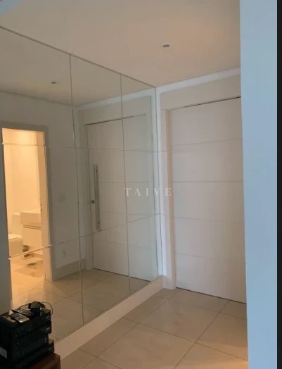 Aluga-se apartamento com 4 quartos, 3 vagas de garagem, no Edifício  Torre Valverde, Gleba Palhano, Londrina