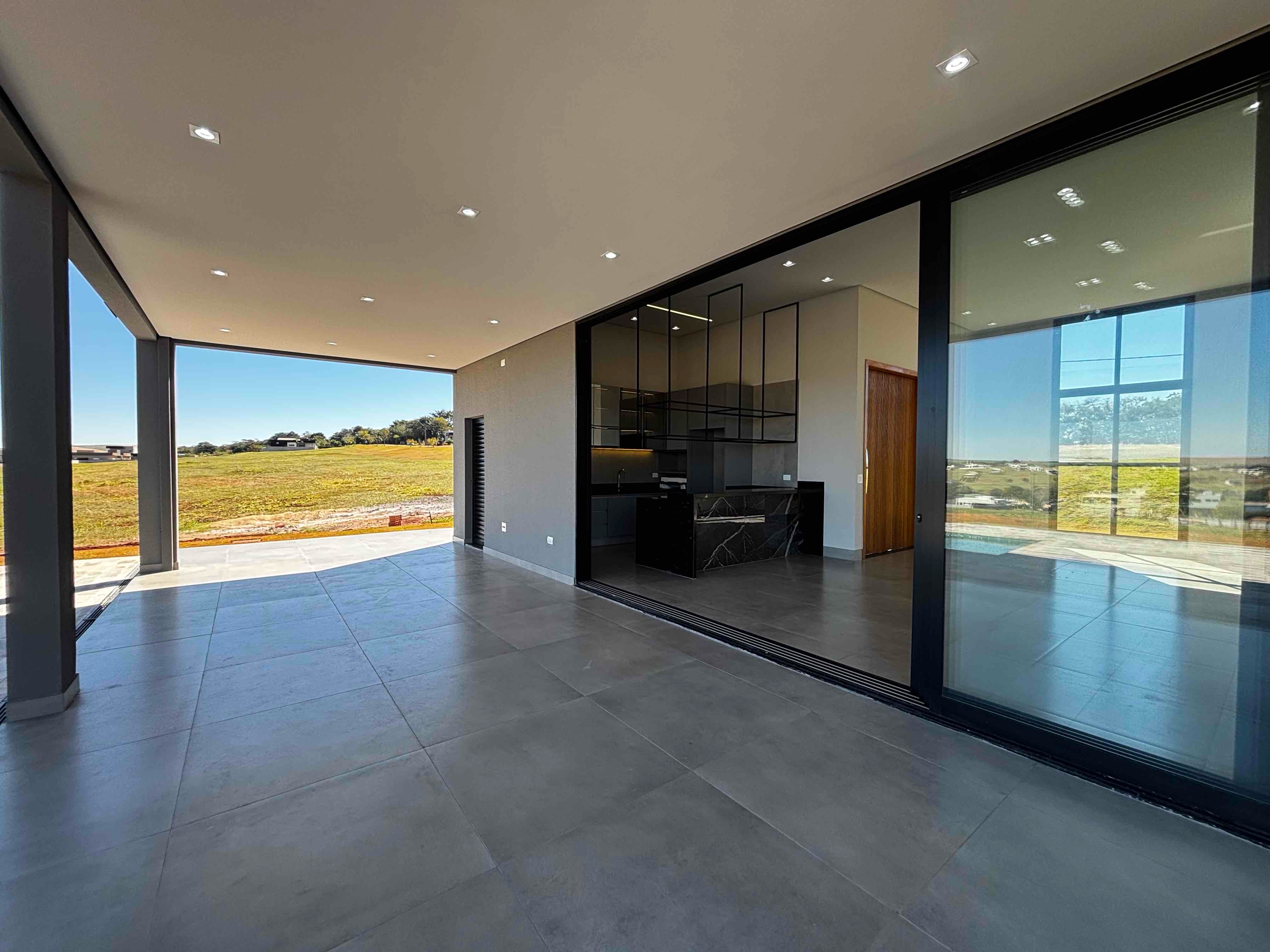 CASA NOVA A VENDA, CONDOMINIO ECOVILLAS DO LAGO, 3 QUARTOS, 1 SUÍTE, PISCINA AQUECIDA