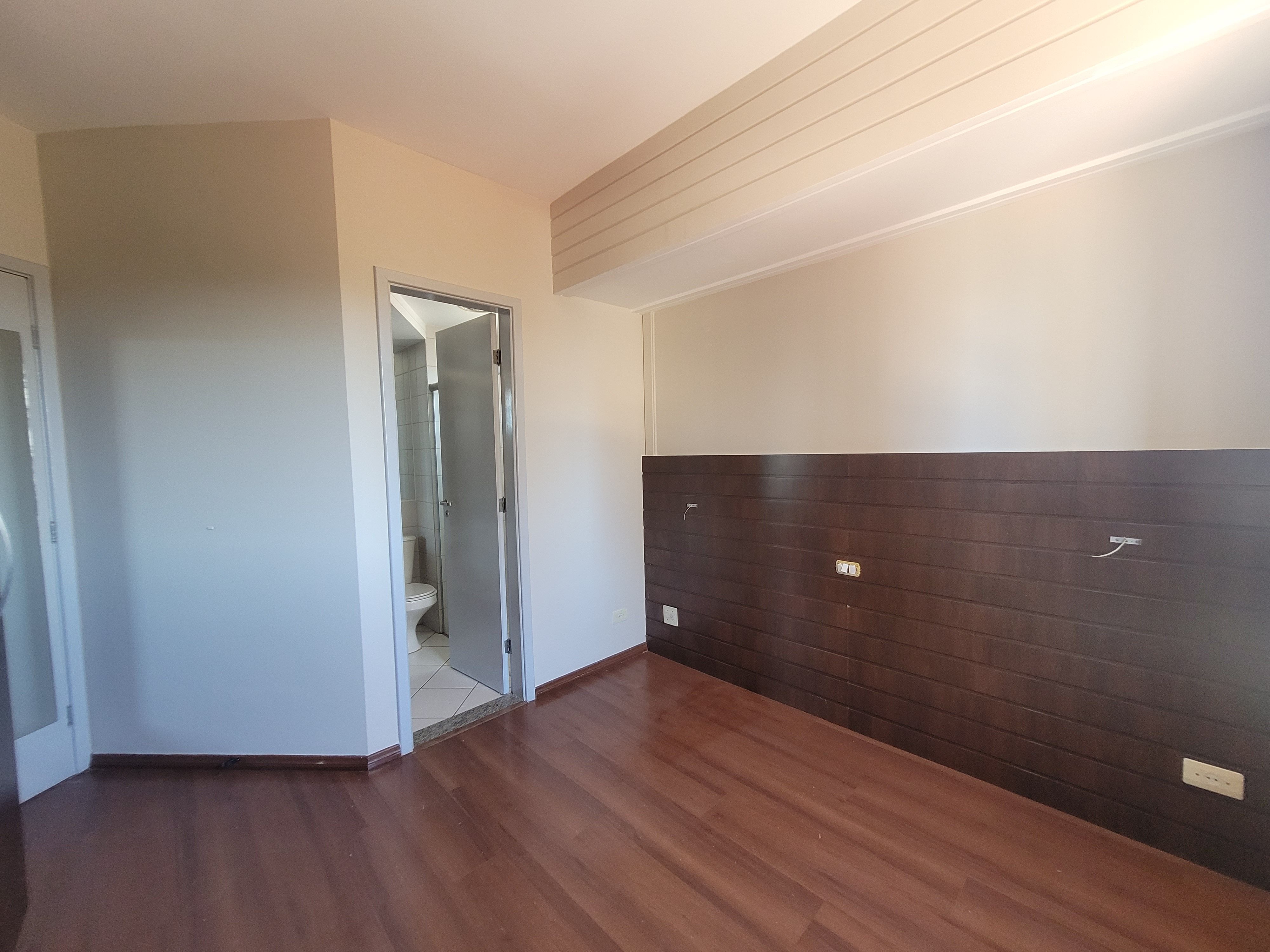 Apartamento  à Venda no edifício  Portal do lago,3 quartos/ 1 suite, andar alto, sol da manha,2 vagas de garagem,Gleba Fazenda Palhano, Londrina,