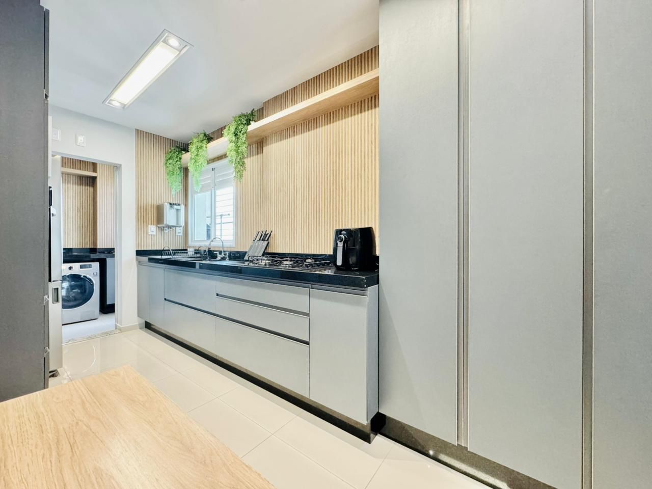Apartamento à venda, mobiliado na Gleba Fazenda Palhano, Londrina, PR