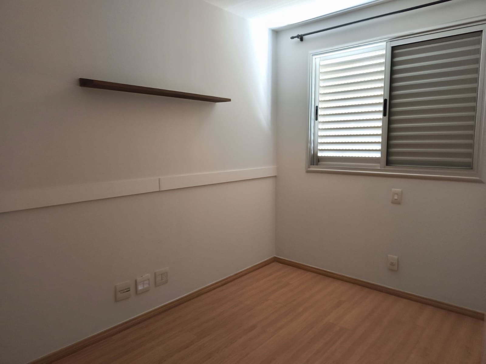 Apartamento à venda, Edificio Anita Malfatti, 103m² úteis, 3 quartos sendo 1 suíte, 2 vagas, andar altoGleba Fazenda Palhano, Londrina, PR