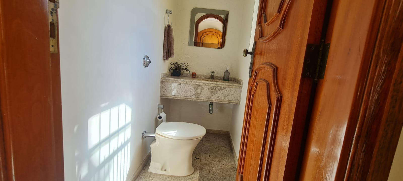 Casa Duplex  à venda, 404m² úteis, 4 quartos sendo 3 suítes,  4 vagas- Jardim Quebec, Londrina, PR