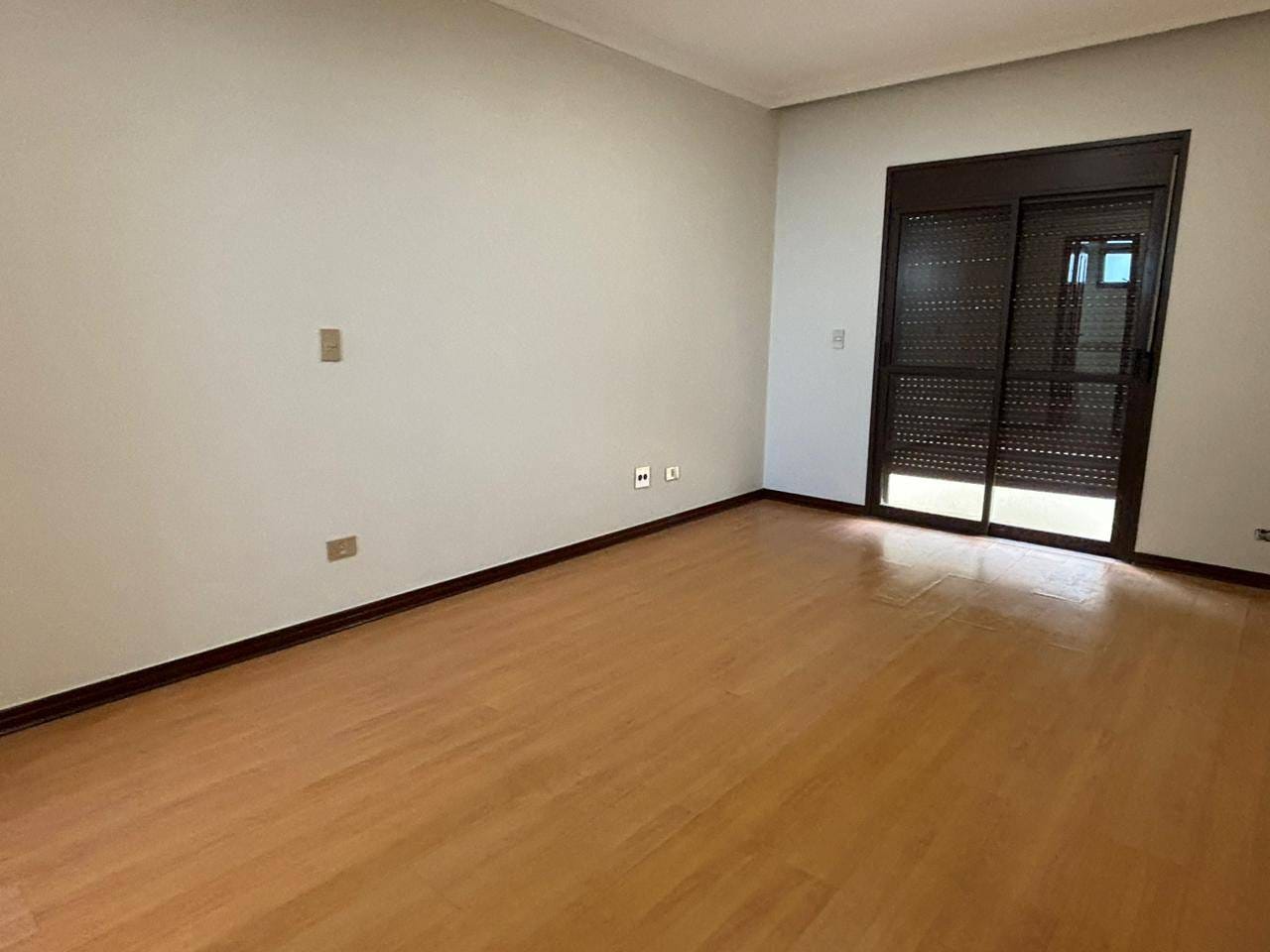 Apartamento à Venda,  260m² úteis, Edifício London Lake, 04 suítes, vista para lago 3 vagas - Caiçaras, Londrina, PR