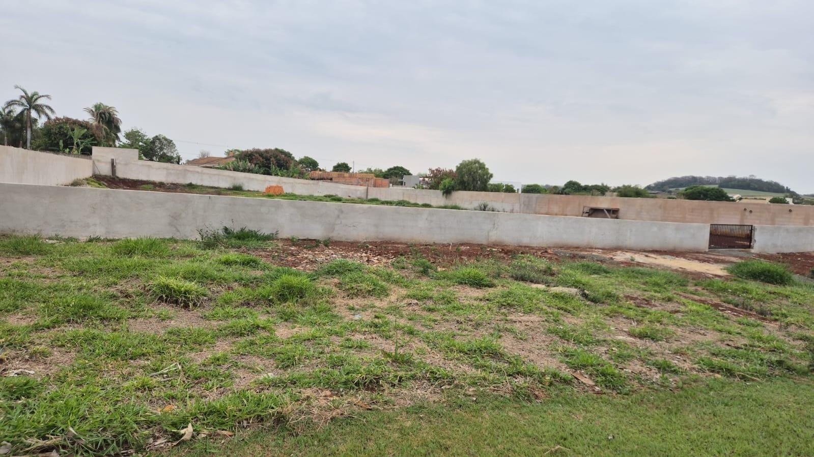 Terreno à venda, 2600 m2  Condomínio Estancia Bom Tempo, Murado e bem localizado, Londrina, PR