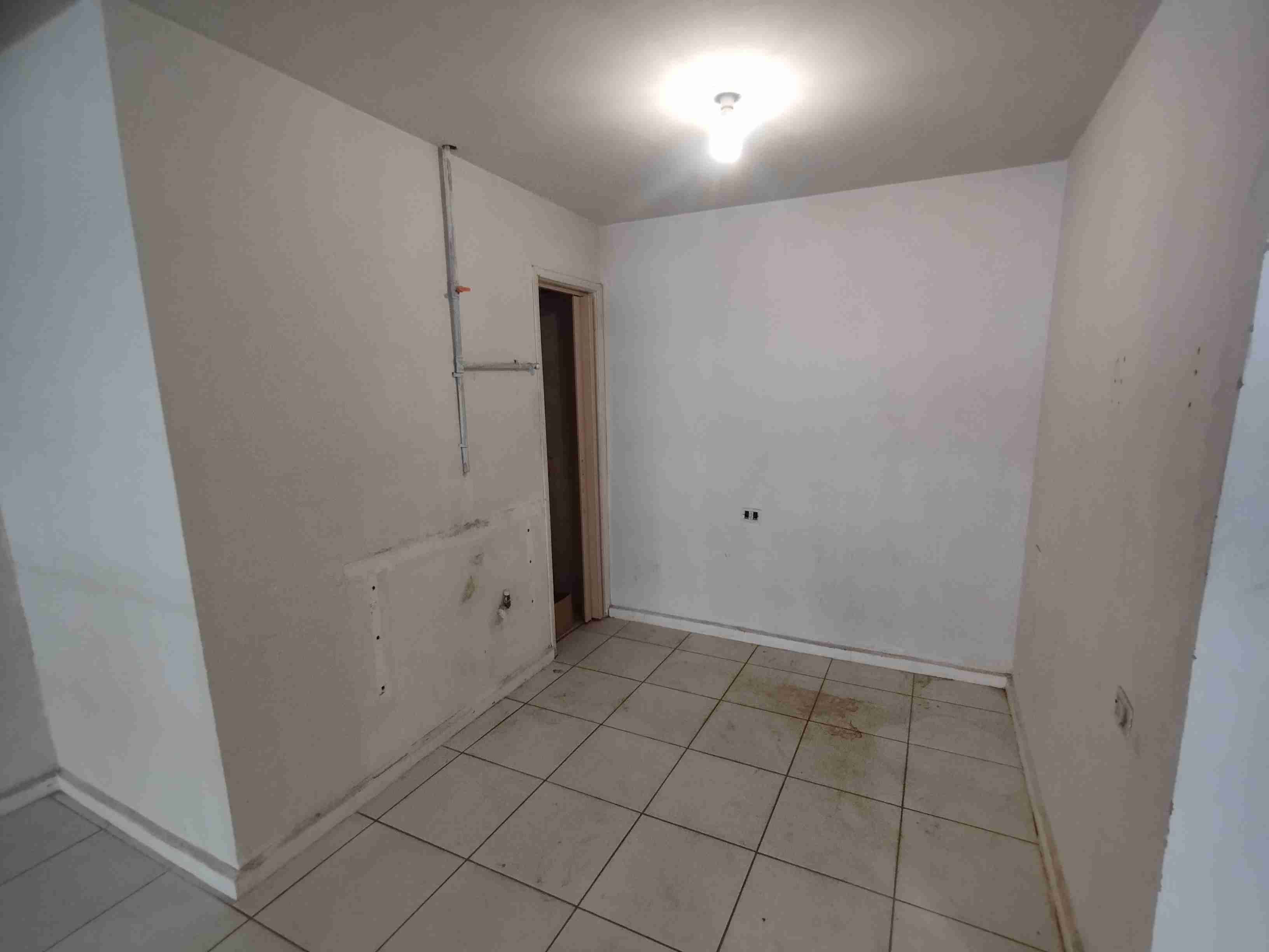 Loja para locação, Rua Fernando de Noronha, centro, 160M², barracão com mesanino. amplo, frente vidro, aluguel R$ 5.000. Londrina-PR