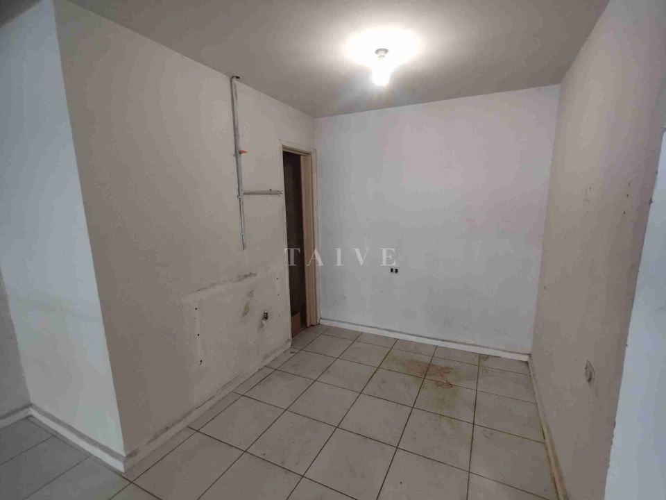 Loja para locação, Rua Fernando de Noronha, centro, 160M², barracão com mesanino. amplo, frente vidro, aluguel R$ 5.000. Londrina-PR - foto 9