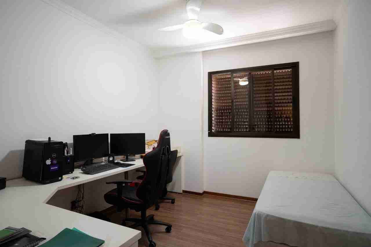 Apartamento à venda no Edifício Palais Lac Dor, 298m² úteis, 4 quartos sendo 2 suítes, 4 vagas, próx  ao lago Igapó - Jardim Londrilar- Londrina,