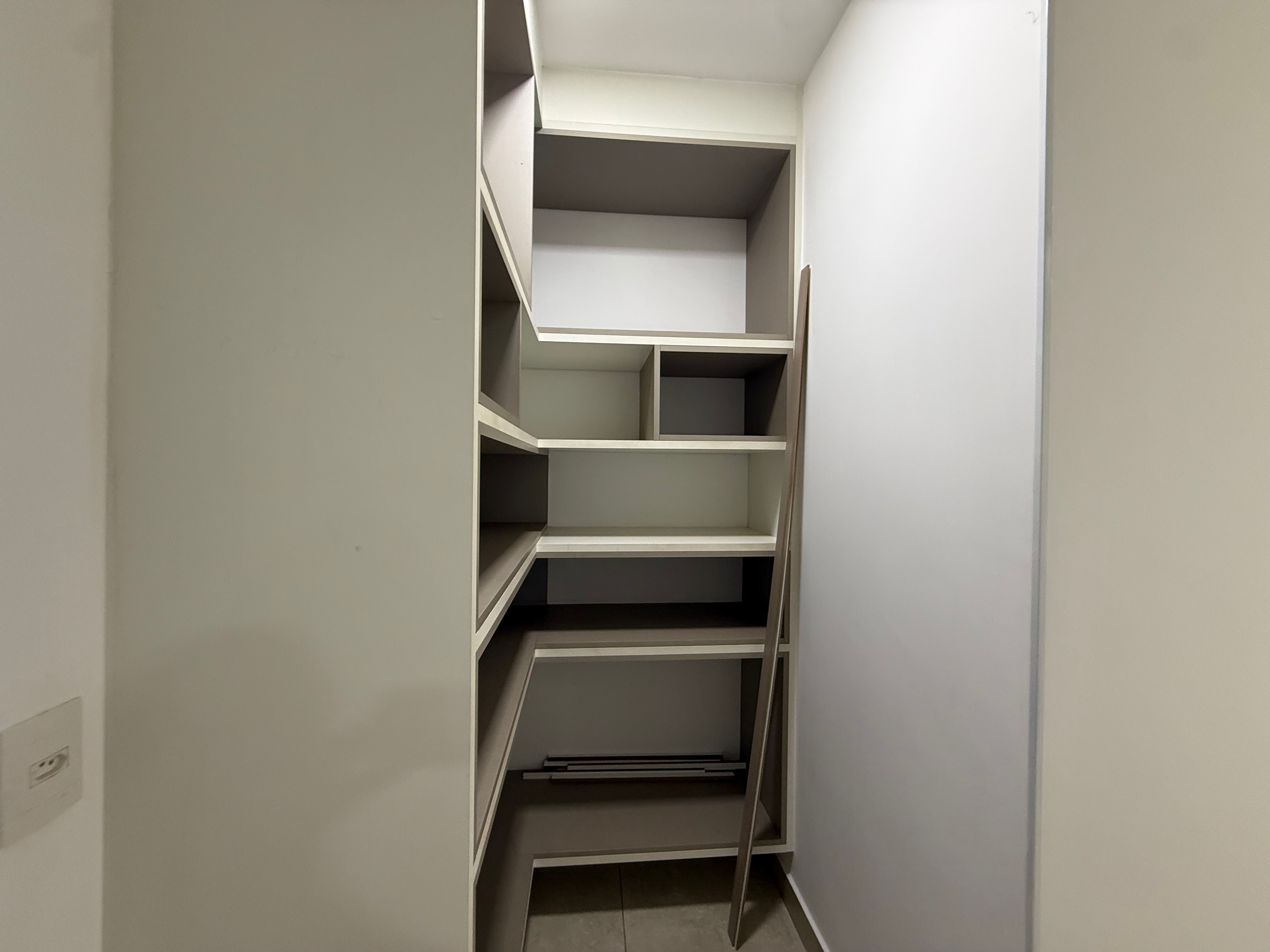Apartamento à venda, Edifício Le Blanc, 236m² úteis, 3 suítes, 4 vagas, elevador privativo, ampla varanda gourmet - Gleba Palhano, Londrina, PR