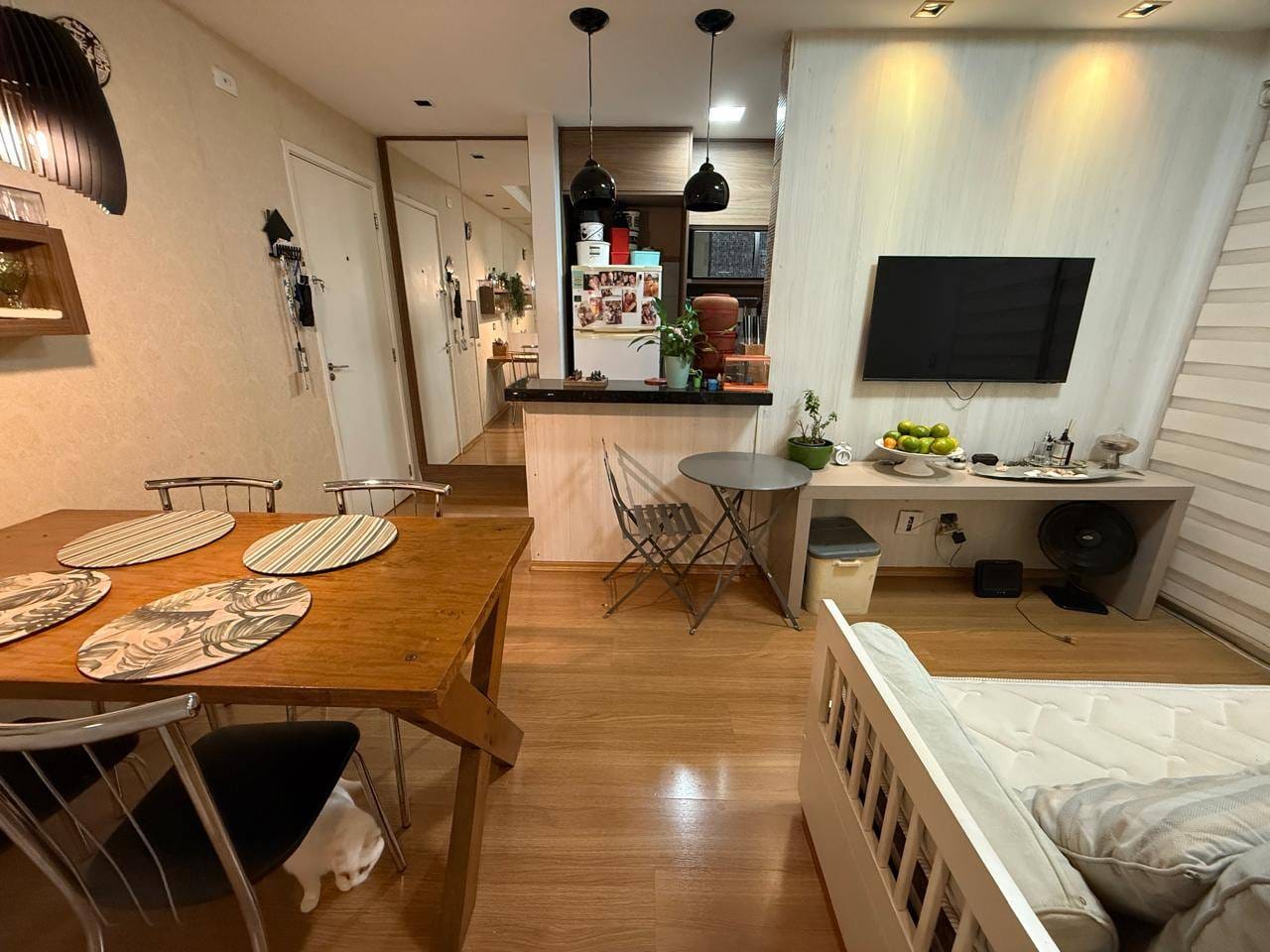 Apartamento à venda, Ed. Marco dos Pioneiros  2 Dorm, Mobiliado, Sacada c/ Churrasqueira, Andar Alto, Jard. Morumbi, Londrina, PR