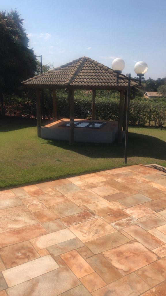 Chácara  à venda em Condomínio Green Village, 5000 m² total, casa 300m² úteis, 2 quartos sendo 1 suíte e 1 demi suite -- Jardim Santa Adelaide - 