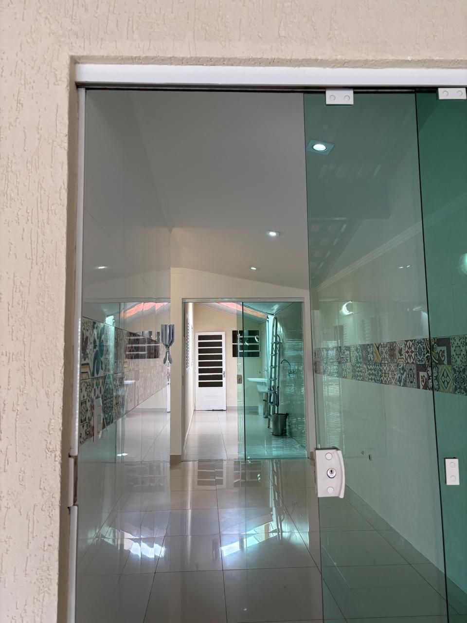 Casa à venda, 2 quatos, um closet, 2 vagas, 112M²,  Condomínio Sabará 1, Londrina-PR