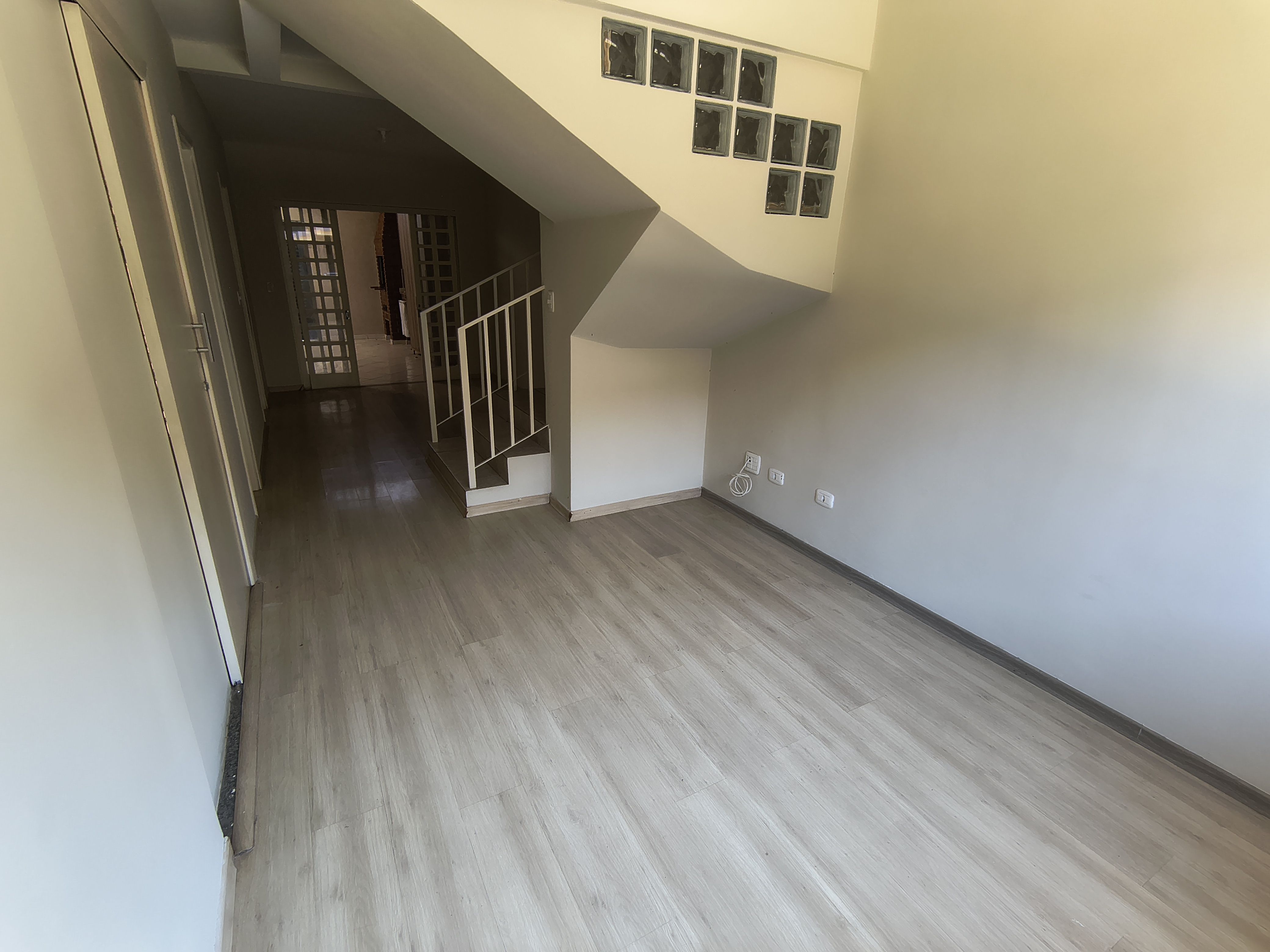 Casa à venda, 3 quartos 1 suíte, 3 vagas, 107M² úiteis, área gourmet, Planejados na suíte,Parque Jamaica, Londrina-PR