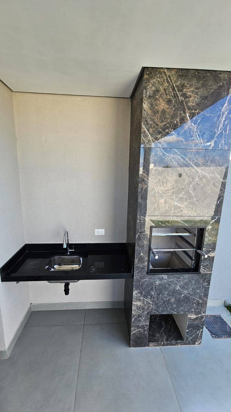Casa à venda, condomínio Morada das Flores, 129m² úteis,  3 quartos sendo 1 suíte, 2 vagas- recém construída - Cambé - PR