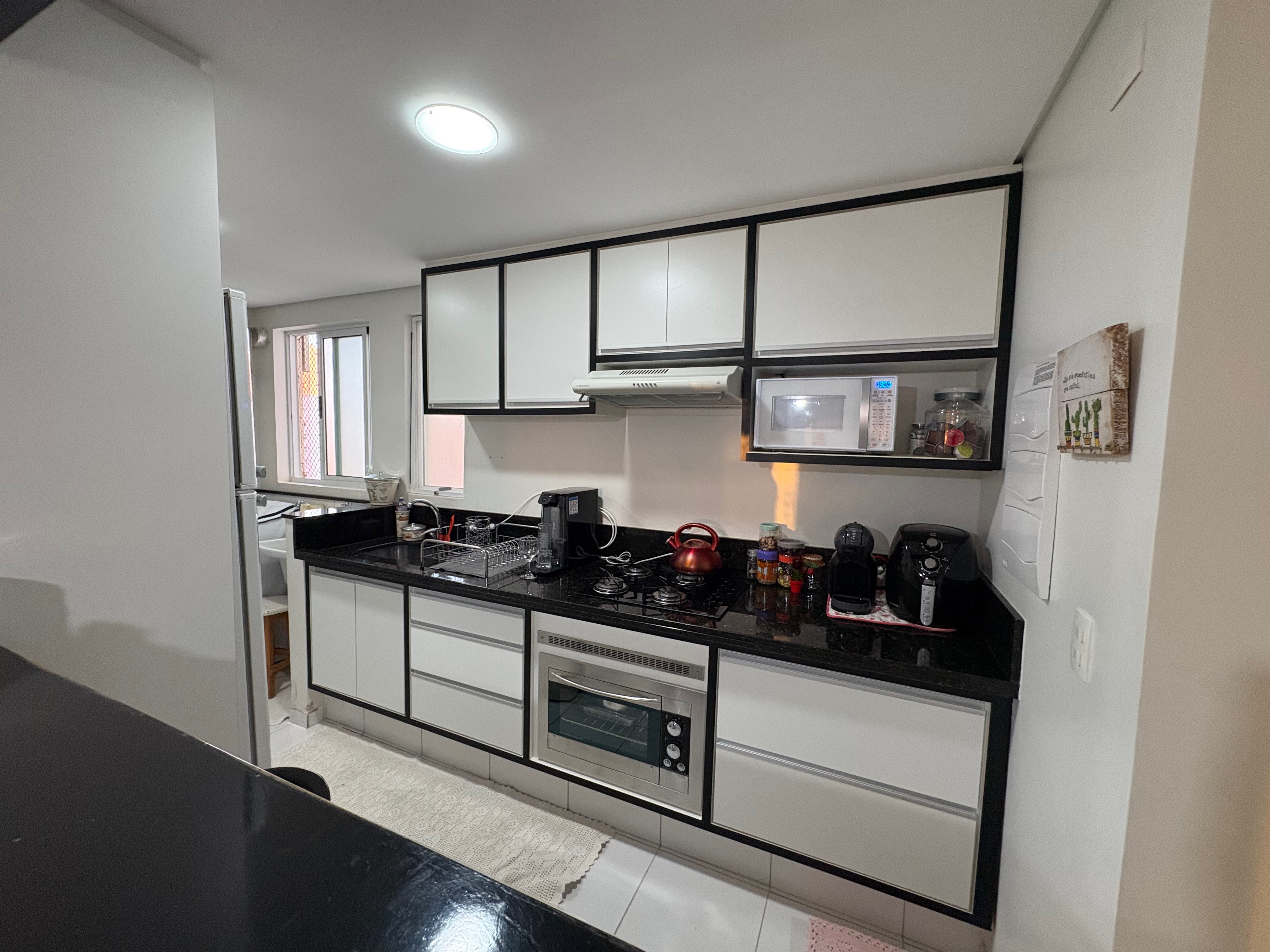 Apartamento à venda, Residencial Ibiza, 2 quartos sendo 1 suíte, andar alto, sacada com churrasqueira, Vila Ipiranga, Londrina, PR