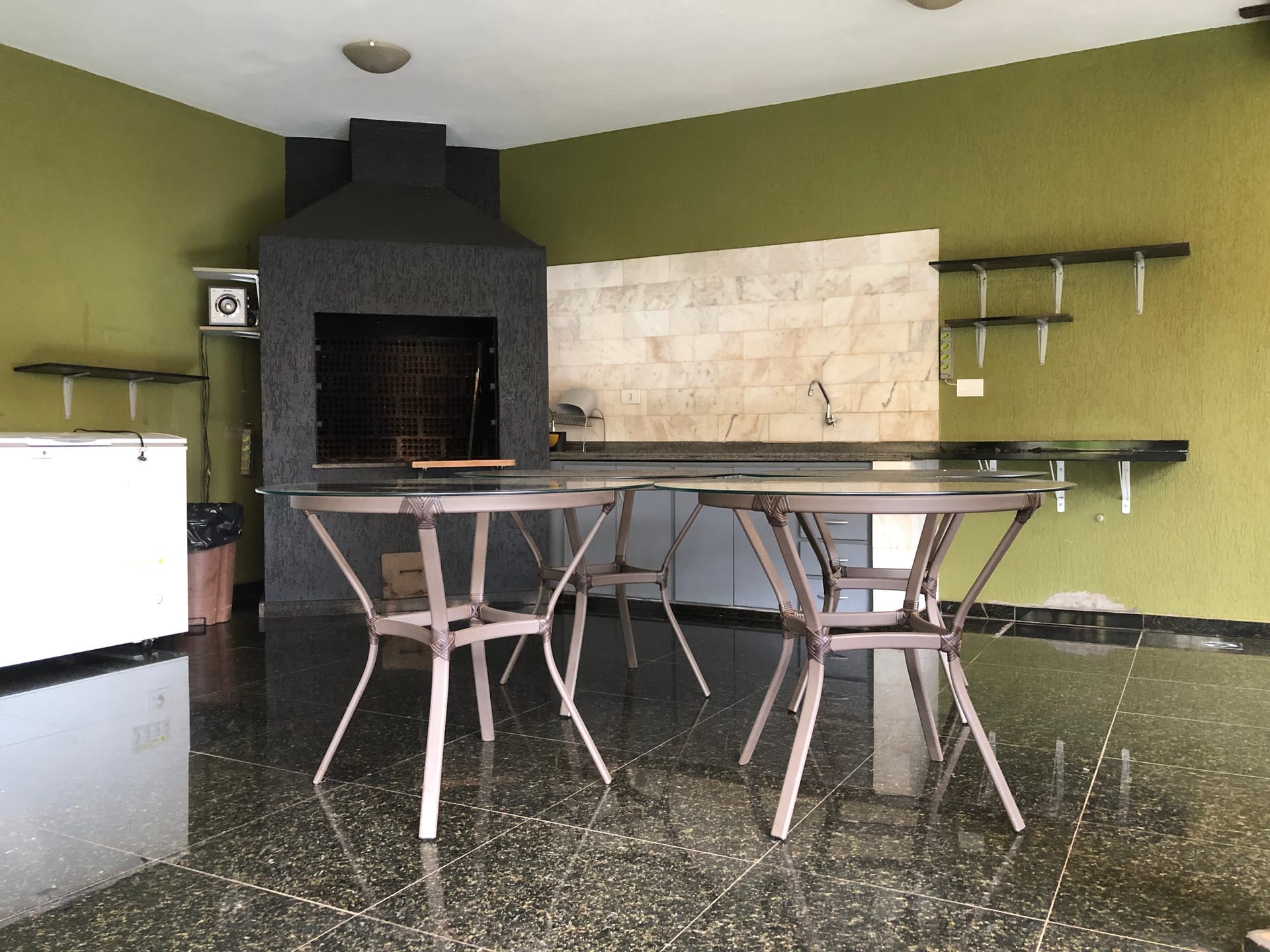 Apartamento à venda, Edifício Saint Simon, 57m² úteis, 1 quarto com suíte e closet, duplex, mobiliado - Centro, Londrina, PR