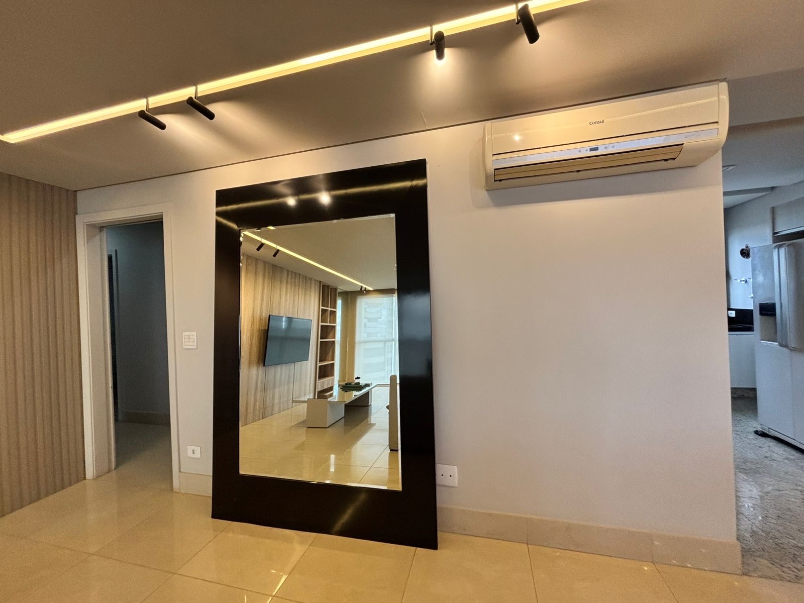 Apartamento à venda, Edifício Pallazo Di Césare , 156m2 úteis, 3 suítes, 3 vagas, andar alto, vista Lago, mobiliado, Bela Suiça, Londrina, PR