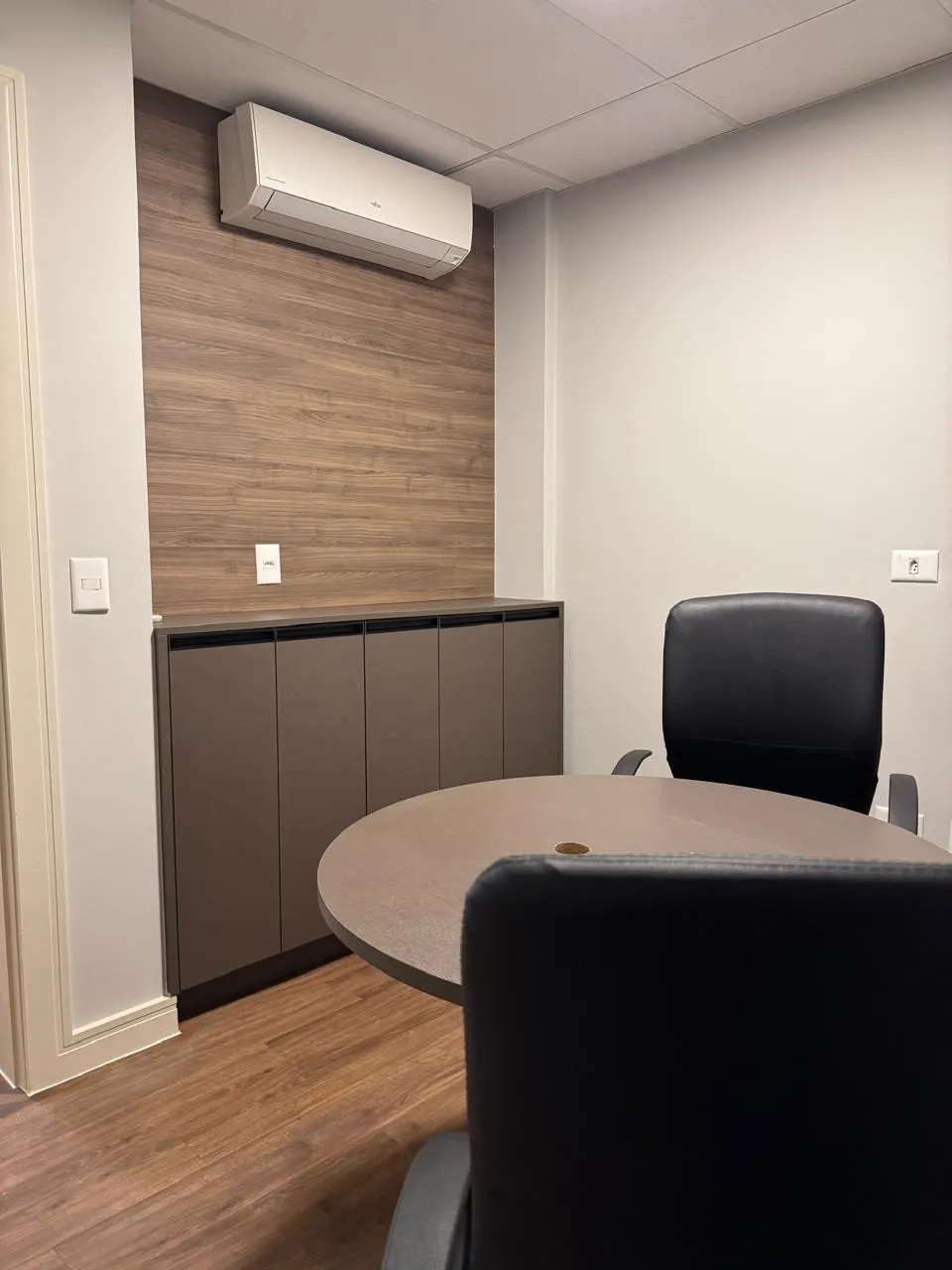 Conjunto comercial para alugar mobiliado Jardim do Lago, Londrina, PR