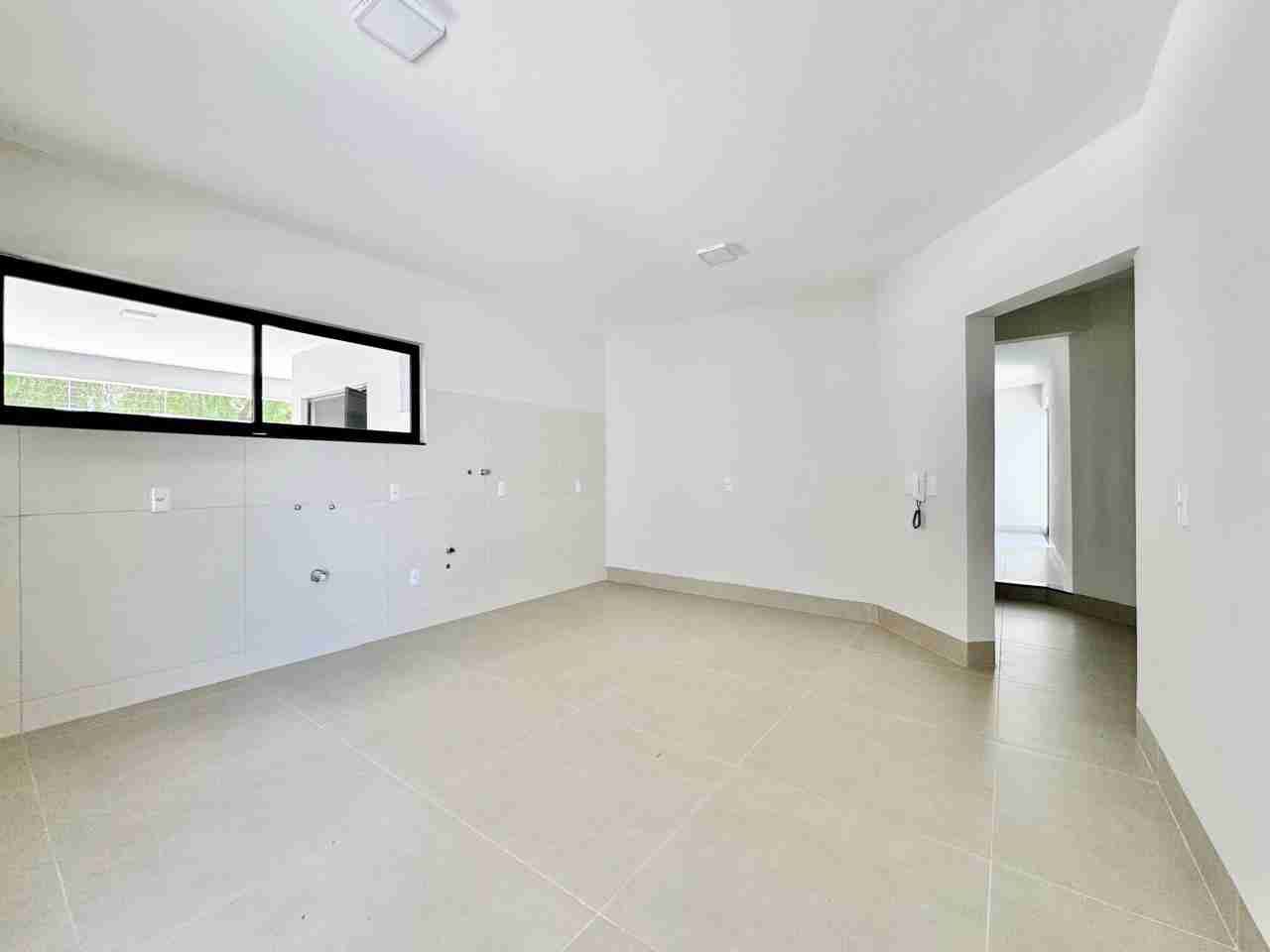 Casa à venda, alto padão, 3 pavimentos, aréa útil de 465M², 6 quartos (sendo 2 suítes e um suíte master) ,Mediterrâneo, Londrina, PR