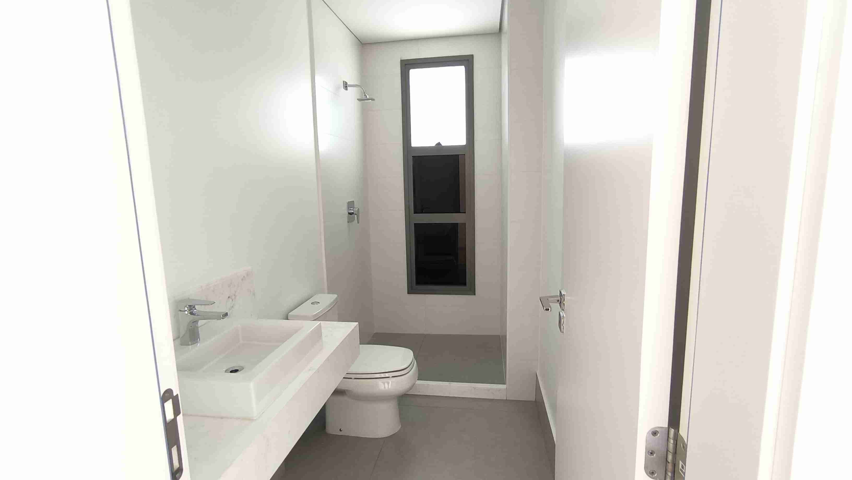 Apartamento à venda no Edifício Le Reve, 323m² úteis, 3 suítes, vista para o lago, 4 vagas - Gleba Palhano, Londrina, PR