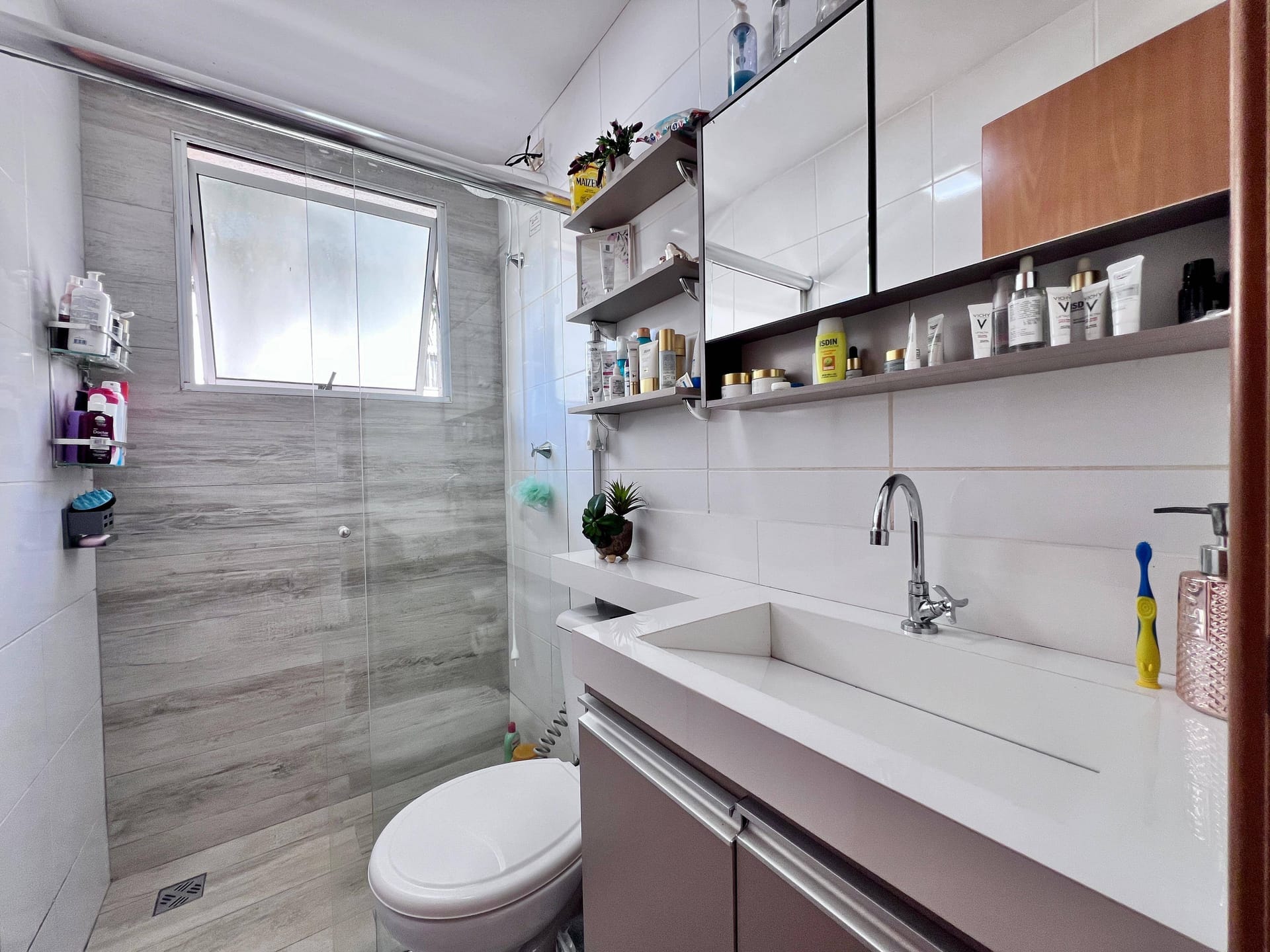 Apartamento à venda, Cond. Lagoa Bonita, 45m2 Uteis, 2 Dorm, Sol Manhã, 1 vaga de Garagem, Bairro:Acquaville, Londrina, PR