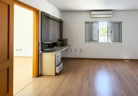 Casa à venda no bairro Tucanos, zona Sul, Londrina, com 4 suítes, 600 m², amplo quintal - foto 9