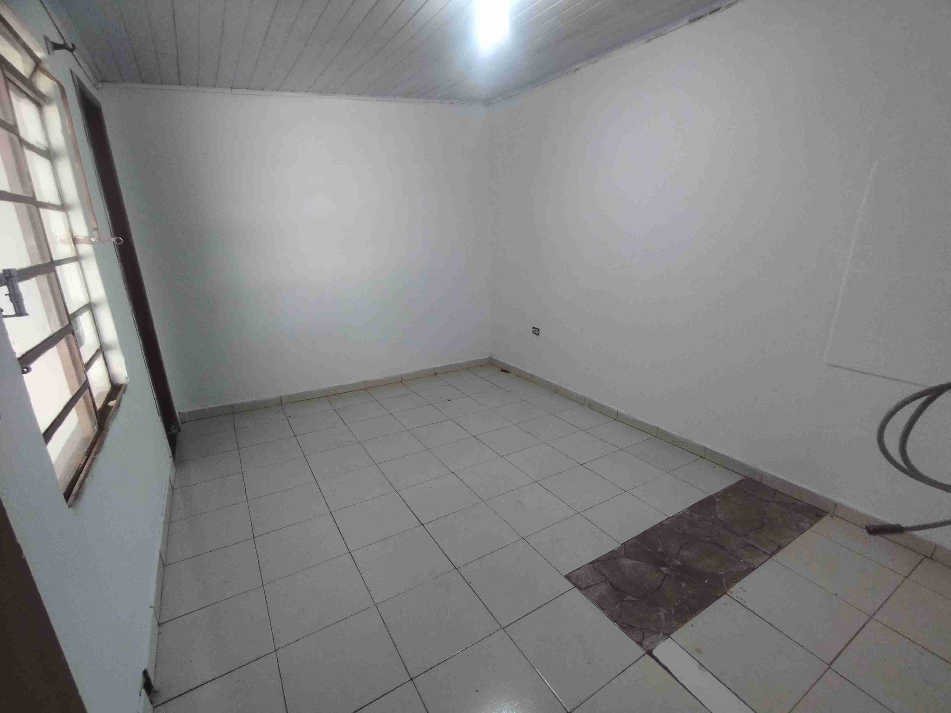 Casa comercial para Locação, 6 salas, localização na  Av. Arthur thomas, 200M² de construção, Jd Bandeirantes - Londirna-PR