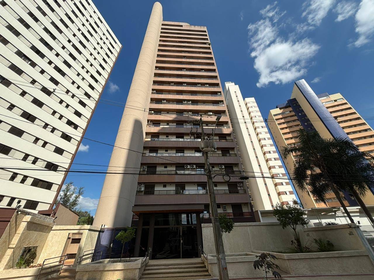 Apartamento à Venda,  260m² úteis, Edifício London Lake, 04 suítes, vista para lago 3 vagas - Caiçaras, Londrina, PR