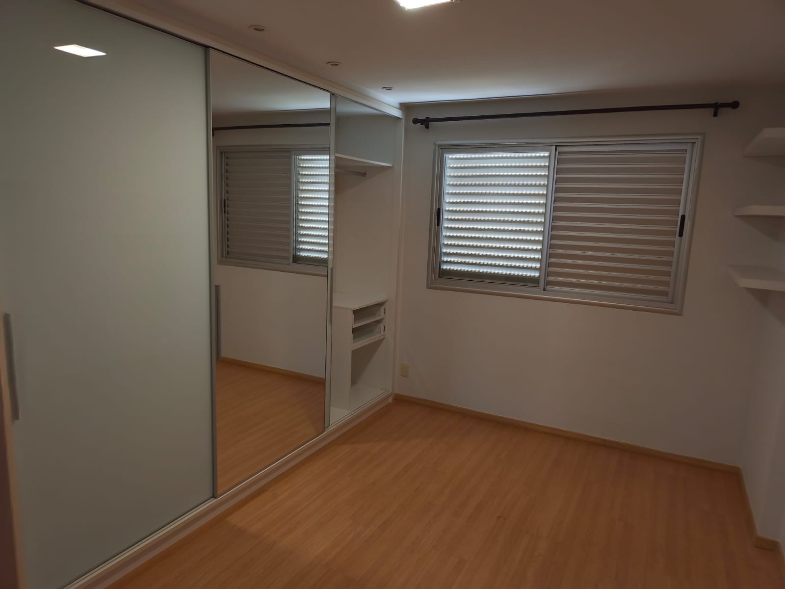 Apartamento à venda, Edificio Anita Malfatti, 103m² úteis, 3 quartos sendo 1 suíte, 2 vagas, andar altoGleba Fazenda Palhano, Londrina, PR
