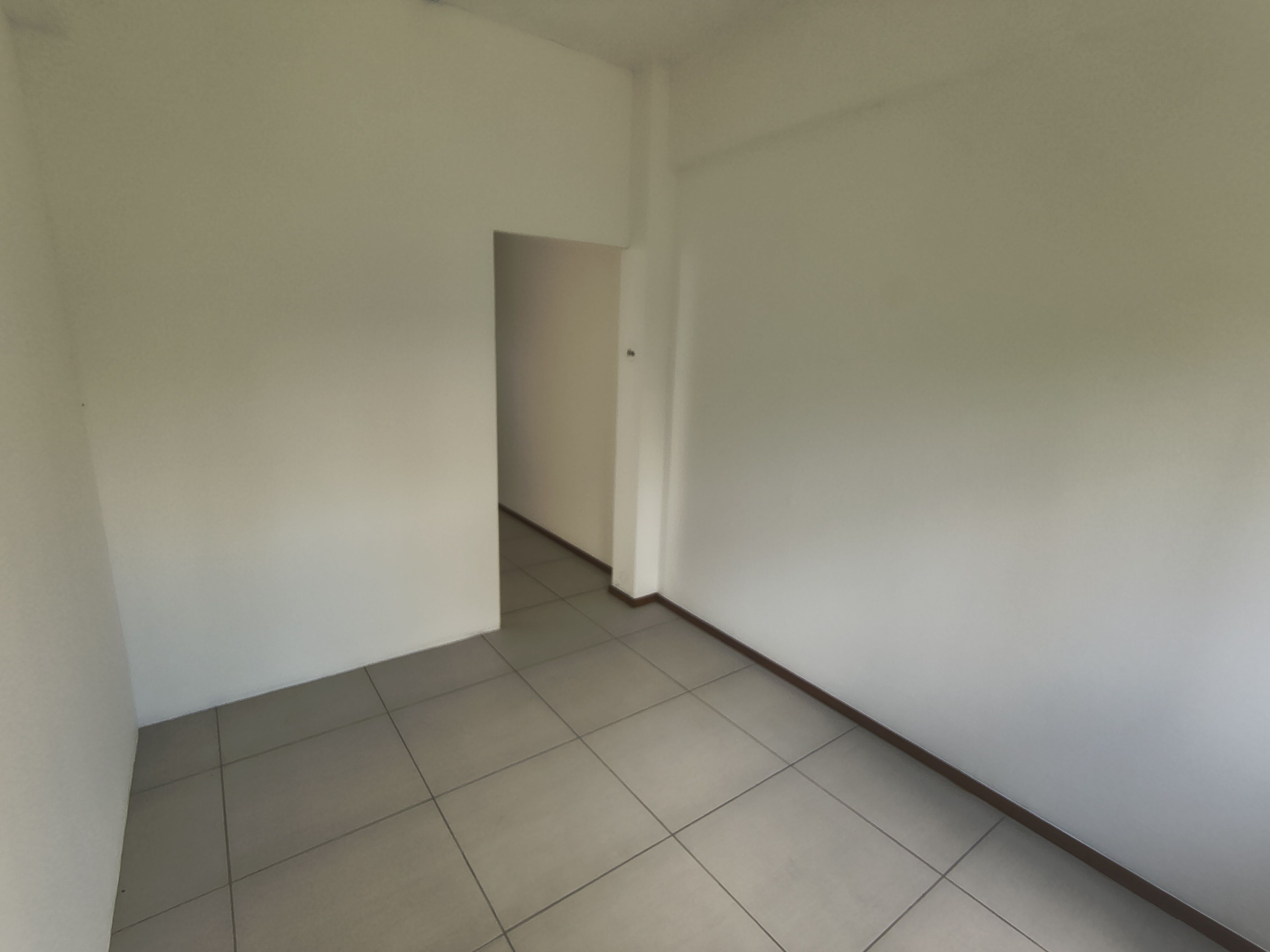 Sala para locação, Rua Pará, centro, 100M² úteis, 2 banheiros. Londrina-PR
