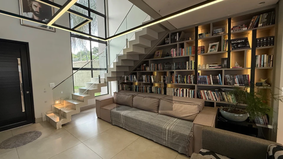 Sobrado à venda, 4 quartos sendo 3 suites, 250 m², Royal Maison, Londrina, PR