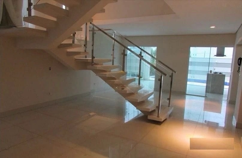 Sobrado à venda, Condomínio Royal Forest, 220m² úteis, 3 suítes, piscina, quintal, 4 vagas - Esperança, Londrina, PR