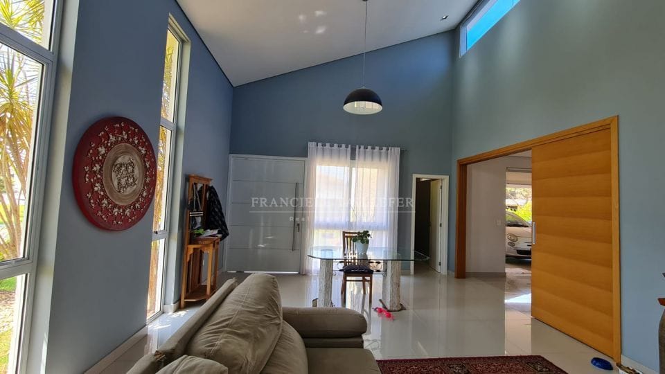 Casa térrea 295m²úteis/4 quartos (sendo 3 suítes) com piscina -Condomínio Acácia Imperial - Londrina Pr