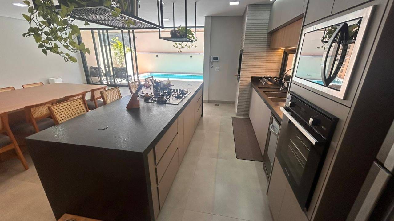 Imagens do imóveis Casa à venda,  226m² construção, porteira fechada, 3 suítes, piscina e churrasqueira, 4 vagas - Universitário, Londrina, PR