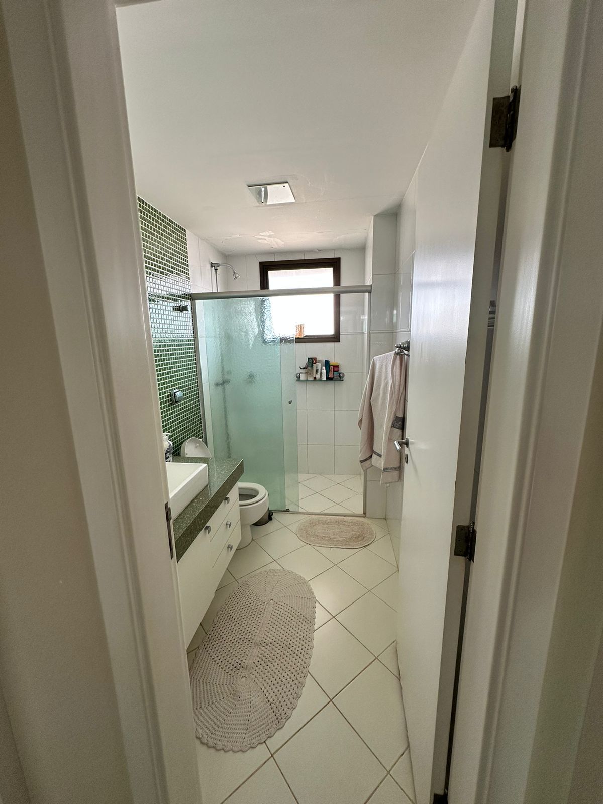Apartamento à venda, Condomínio Colina Menphis,  195m² úteis, 4 quartos sendo 1 suíte, andar alto, 2 vagas - Andrade, Londrina, PR