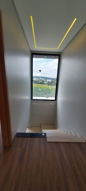Sobrado a venda no Condominio Moradas do Vale, 186m² úteis, 3 suítes, escritório, decorado - Londrina